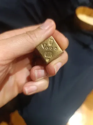 Balanza antigua para pesar monedas de oro