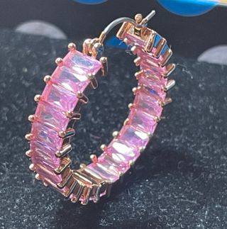 Pendientes Aro con Piedras Rosas y Detalles Dorado