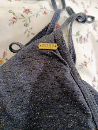 Bikini Azul con Detalles Dorados