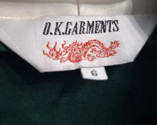 Bata de señora verde con dragón