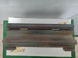 Caja joyero de madera con diseño tallado