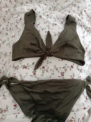 Bikini verde con nudo