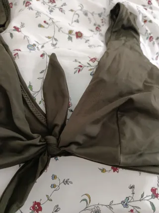 Bikini verde con nudo