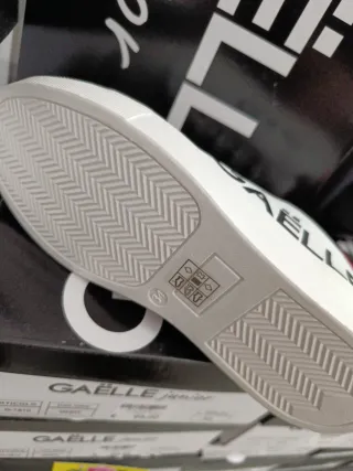 Sneakers bambina Gaelle bianche con fucsia