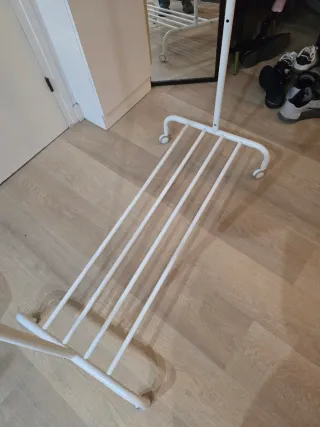 Perchero Metálico Blanco con Ruedas