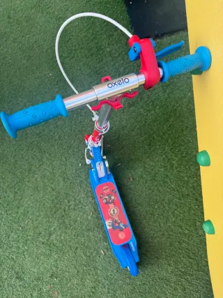 Patinete Oxelo azul y rojo