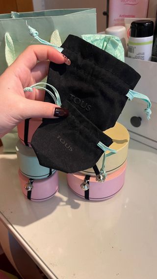 4 cajitas Tous y 2 bolsas tela