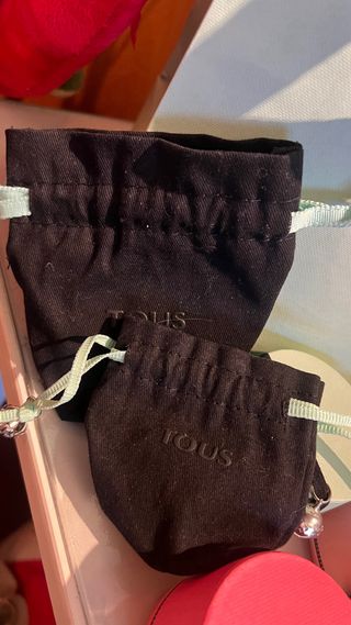 4 cajitas Tous y 2 bolsas tela