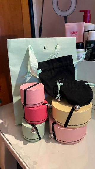 4 cajitas Tous y 2 bolsas tela