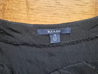 Vestido negro corto con cordón