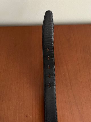 Cintura nera con fibbia metallica