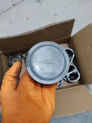 Pistones y bielas 1.8 Turbo.