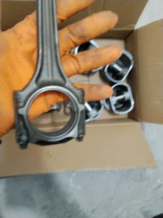 Pistones y bielas 1.8 Turbo.