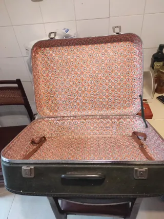 Maleta vintage coleccionista verde