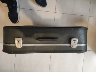 Maleta vintage coleccionista verde