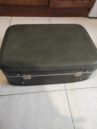 Maleta vintage coleccionista verde