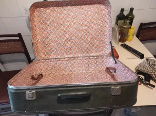 Maleta vintage coleccionista verde