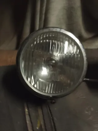 Focos para moto redondo antiguo y cuadrado moderno