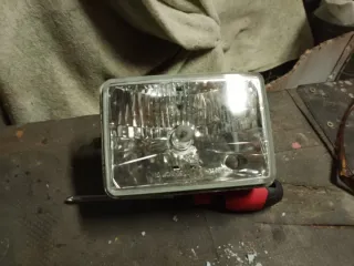 Focos para moto redondo antiguo y cuadrado moderno