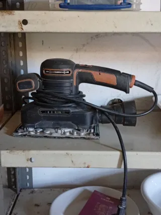 Lijadora orbital Black+Decker