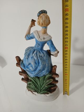 Statuina Porcellana Capodimonte Dama con Cesto