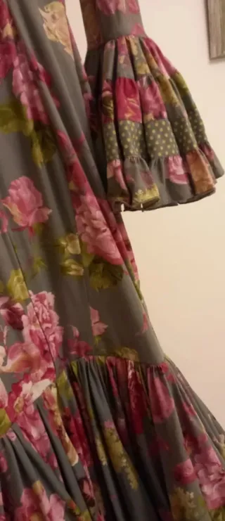 Traje de flamenca y mantoncillo