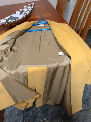 Chaqueta larga amarilla