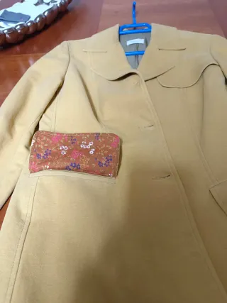 Chaqueta larga amarilla