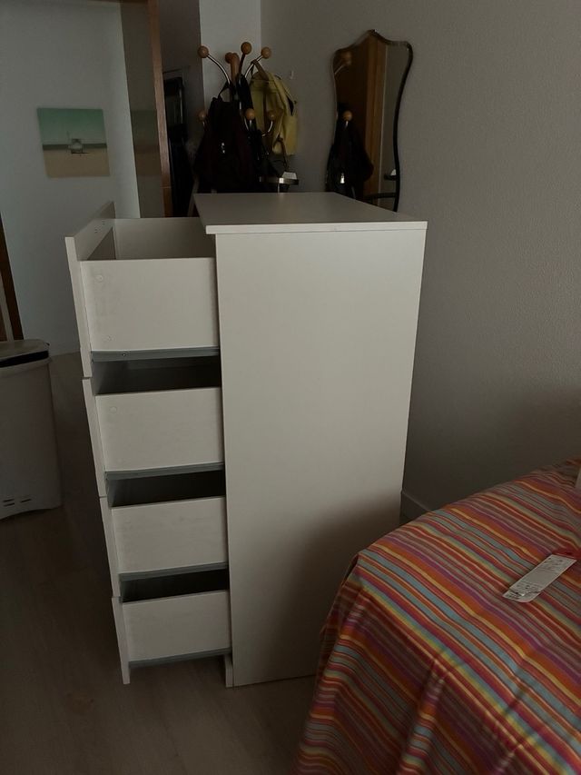 Cómoda Ikea 4 cajones madera y cristal