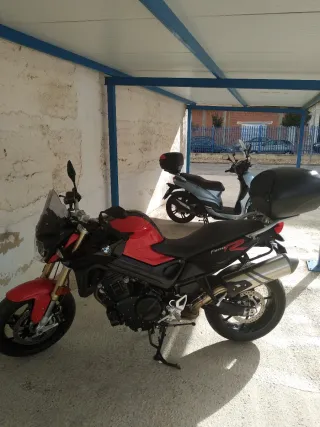 BMW F800R - Pocos km, 10900. Puños calefact.