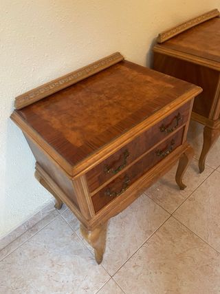 Mesitas de noche antiguas de madera