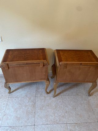 Mesitas de noche antiguas de madera