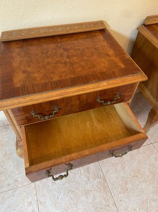 Mesitas de noche antiguas de madera