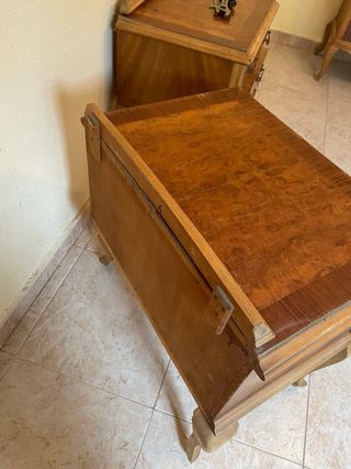 Mesitas de noche antiguas de madera