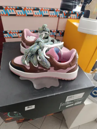 Sneakers donna firmate Lava noto marchio di lusso