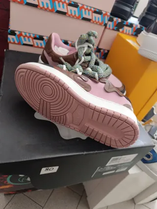 Sneakers donna firmate Lava noto marchio di lusso