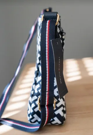 Bolso Tommy Hilfiger azul y blanco