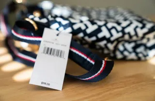 Bolso Tommy Hilfiger azul y blanco