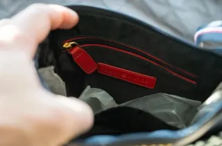 Bolso Tommy Hilfiger azul y blanco