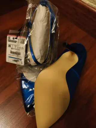 Zapatos de tacón Zara azul raso talla 35