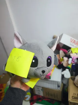 Morcego de peluche cinzento