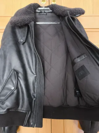 Cazadora efecto piel Zara