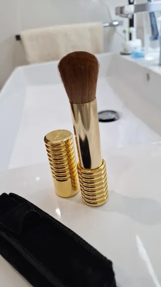 Brocha de Maquillaje YSL Dorada