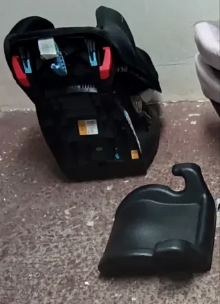 LOTE 2 SILLAS COCHE BEBÉ + BASE ISOFIX + ALZADORES