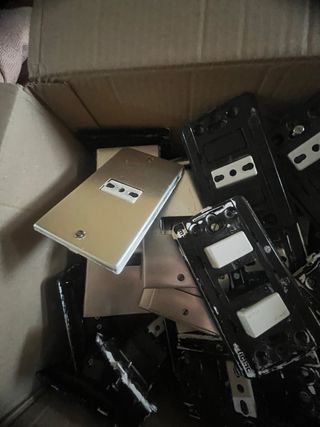 Lotto mascherine BTICINO + interruttori e prese