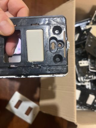 Lotto mascherine BTICINO + interruttori e prese