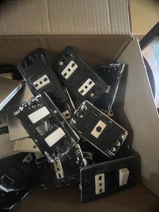 Lotto mascherine BTICINO + interruttori e prese