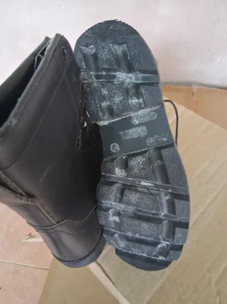 Botas militares de cuero negro del 38