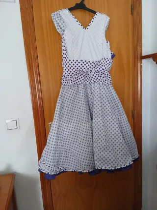 Traje de flamenca lunares morado