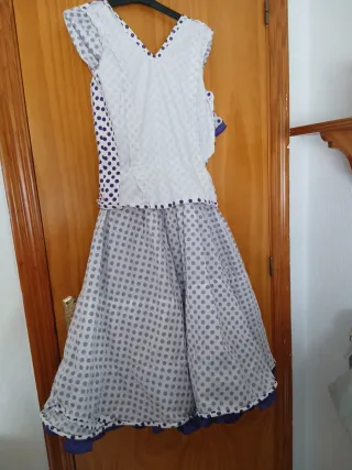 Traje de flamenca lunares morado